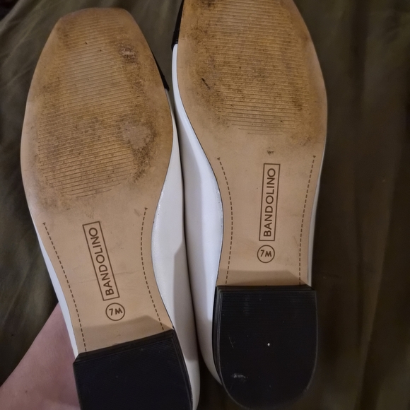 Bandolino Women's Black and White Flats - Picture 5 of 10